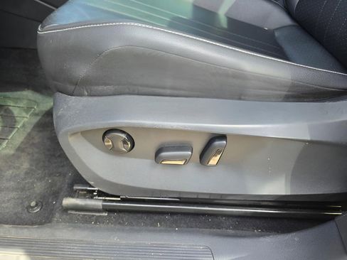 Used 2022 Volkswagen Tiguan SE w/ Panoramic Sunroof Package AWD/4WD image 23