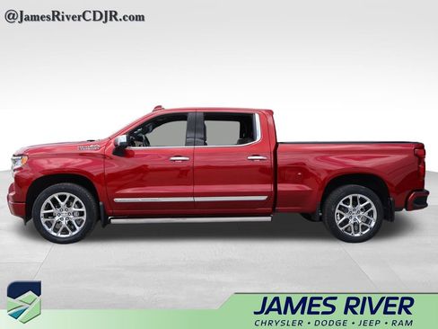 Used 2023 Chevrolet Silverado 1500 High Country w/ Technology Package AWD/4WD image 2