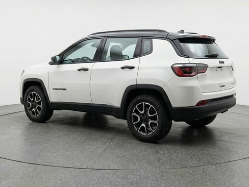 Used 2025 Jeep Compass Trailhawk image 6