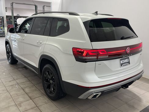 New 2026 Volkswagen Atlas Peak Edition image 4