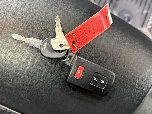Certified 2018 Toyota Tacoma TRD Off-Road w/ TRD Premium Off Road Package AWD/4WD image 32