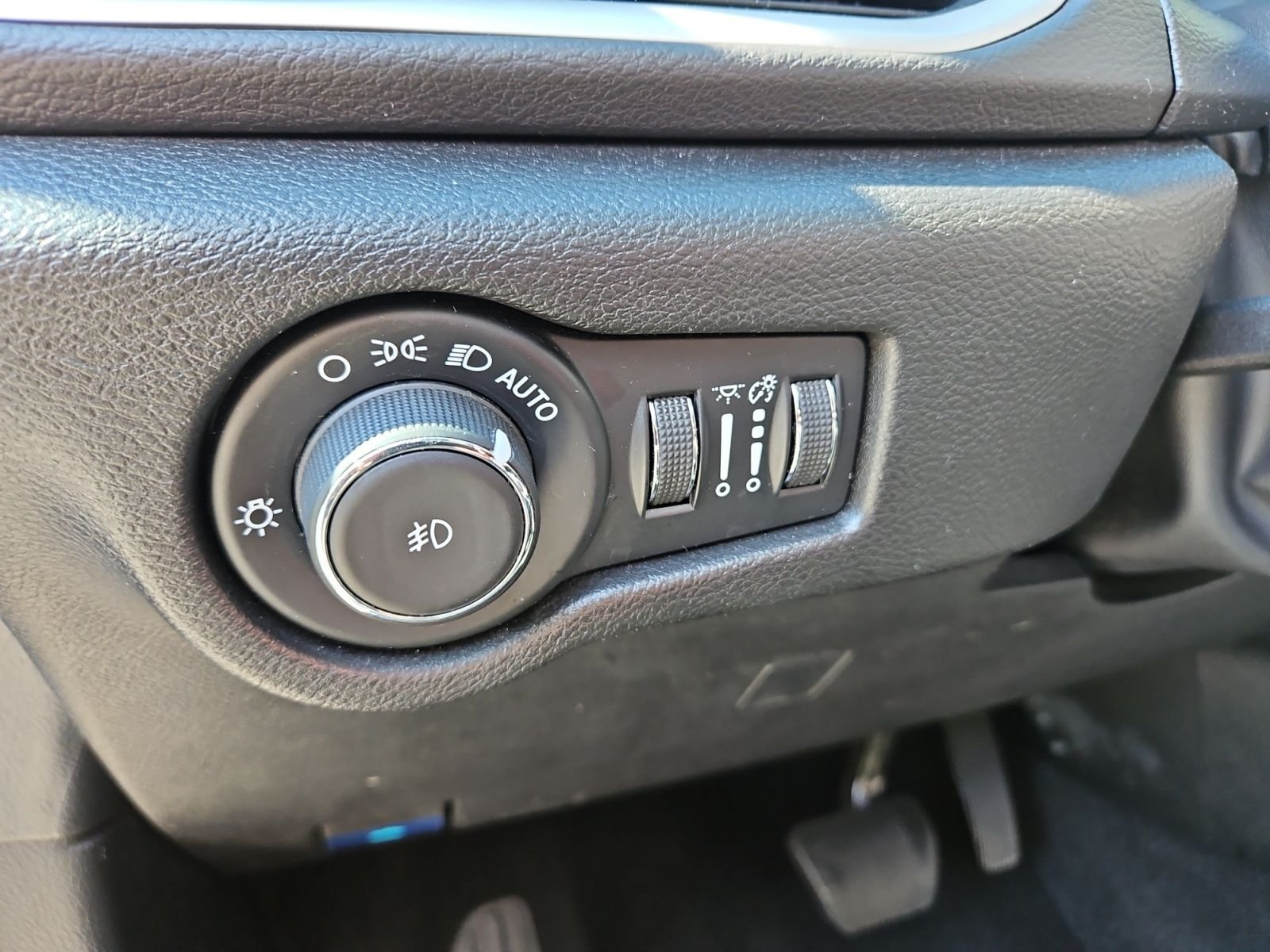 Used 2025 Chrysler Pacifica Select FWD image 23