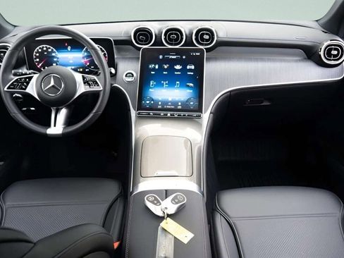 Used 2024 Mercedes-Benz GLC 300 4MATIC image 27