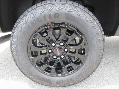 New 2026 GMC Canyon Elevation w/ Convenience Package RWD image 8