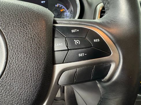 Used 2018 Jeep Grand Cherokee Overland image 16