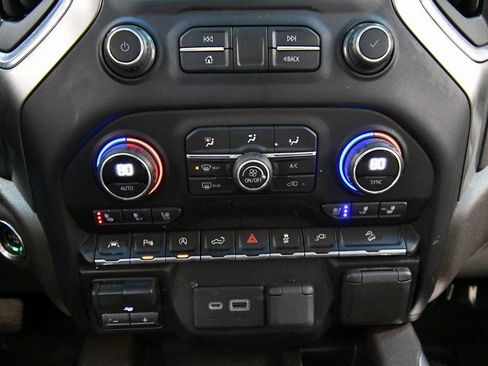 Used 2020 Chevrolet Silverado 1500 LTZ w/ LTZ Premium Package image 25