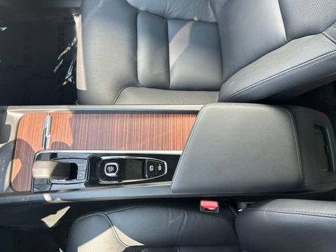 Certified 2024 Volvo XC60 B5 Plus AWD/4WD image 27