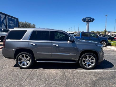 Used 2019 Cadillac Escalade Luxury image 4