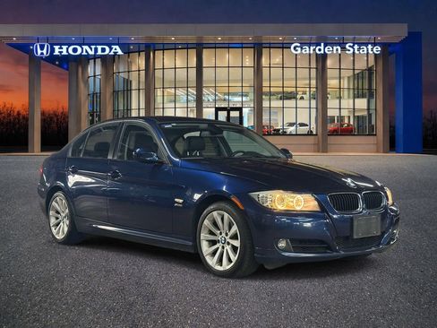 Used 2011 BMW 328i xDrive Sedan AWD/4WD image 2