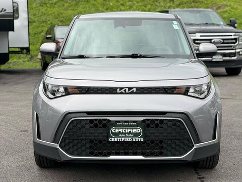 Used 2024 Kia Soul LX FWD image 2