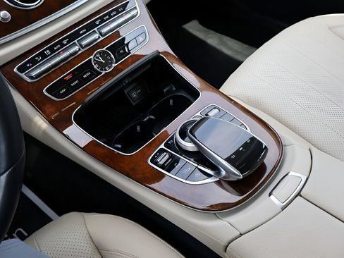 Used 2019 Mercedes-Benz E 300 4MATIC image 28
