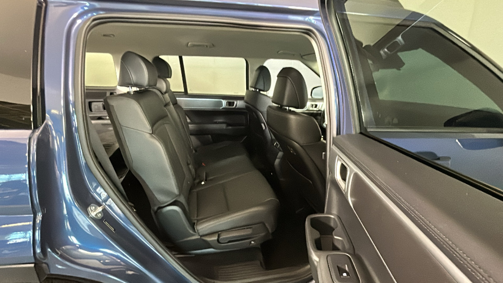 Used 2025 Hyundai Santa Fe SEL AWD/4WD image 35