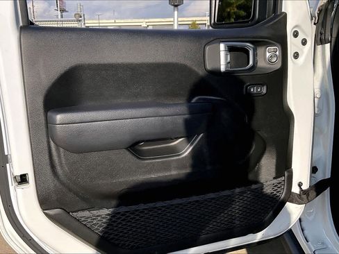 Used 2024 Jeep Wrangler Unlimited Rubicon image 19