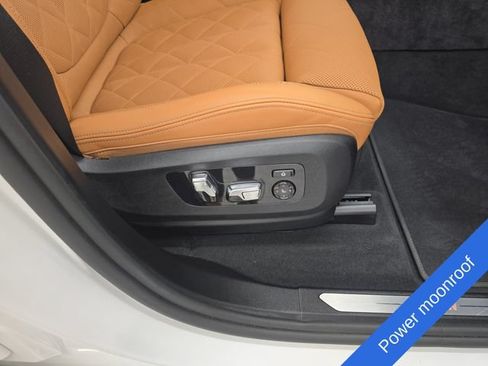 Used 2025 BMW X7 xDrive40i w/ Premium Package AWD/4WD image 13