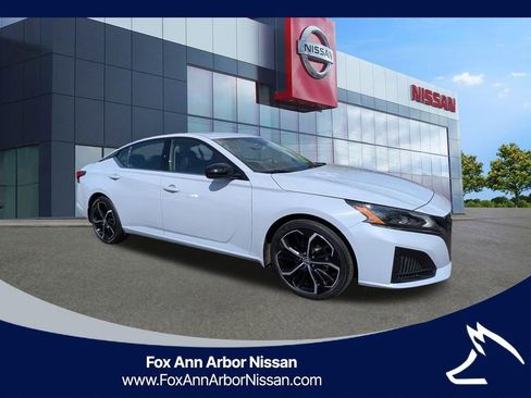Certified 2023 Nissan Altima 2.5 SR w/ SR Premium Package FWD image 7