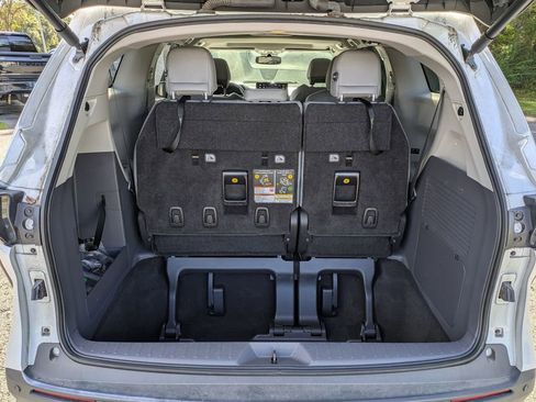 Used 2023 Toyota Sienna XLE image 28