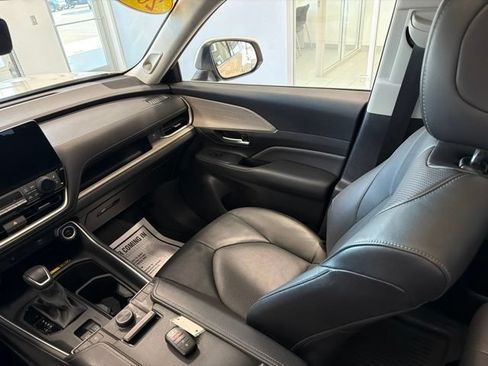 Used 2024 Toyota Grand Highlander AWD image 38
