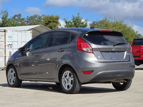 Used 2014 Ford Fiesta SE FWD image 3