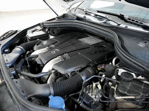 Used 2014 Mercedes-Benz GL 550 4MATIC image 46