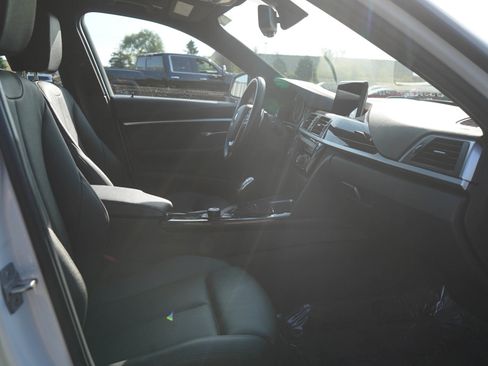 Used 2018 BMW 330i xDrive Sedan w/ Convenience Package AWD/4WD image 11