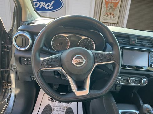 Used 2022 Nissan Versa S image 19