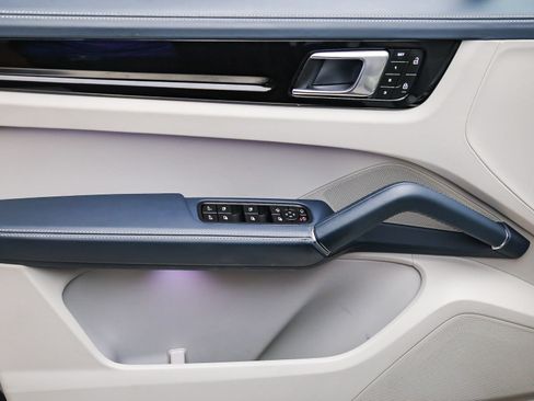 Certified 2023 Porsche Cayenne AWD/4WD image 27