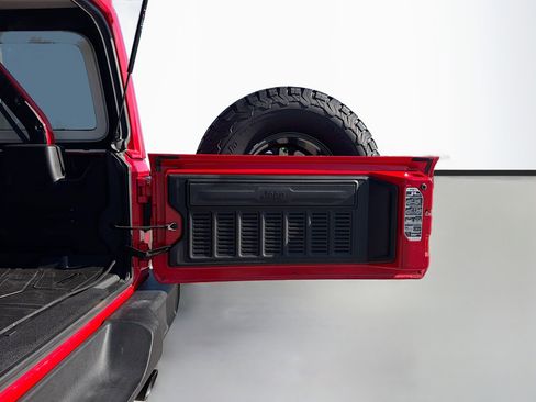 Used 2018 Jeep Wrangler Unlimited Sport S AWD/4WD image 13