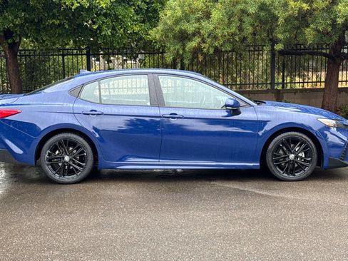 Certified 2025 Toyota Camry SE FWD image 3
