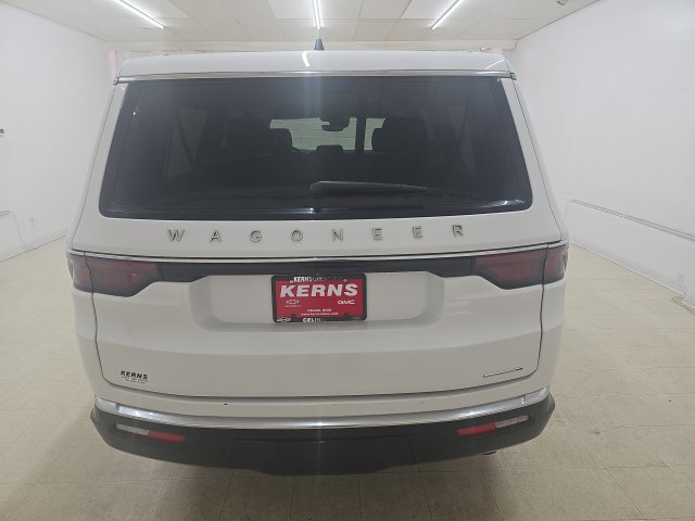 Used 2024 Jeep Wagoneer L Series II w/ Flexible Seating Group AWD/4WD image 18