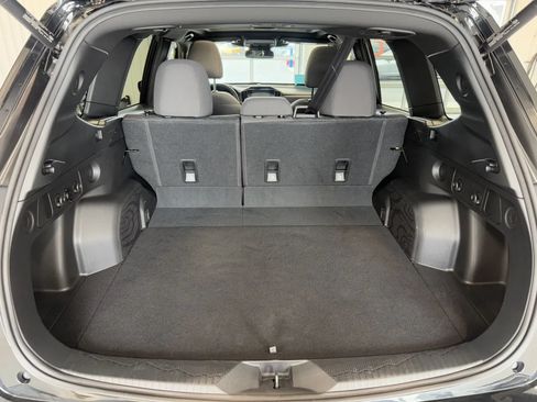 Used 2025 Subaru Forester Premium AWD/4WD image 16