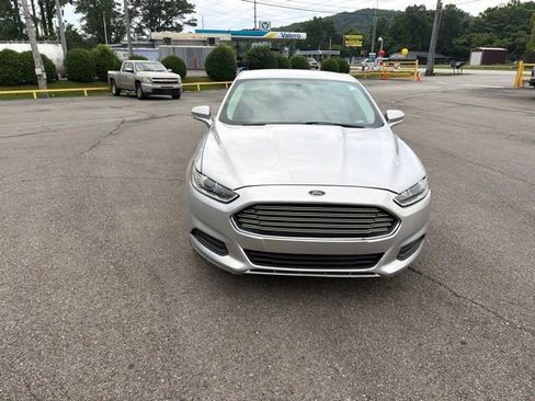 Used 2016 Ford Fusion SE FWD image 3