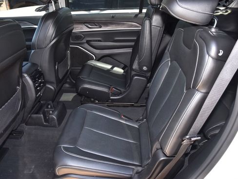 Used 2022 Jeep Grand Cherokee L Limited w/ Luxury Tech Group II RWD image 10