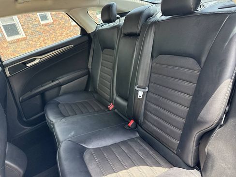 Used 2017 Ford Fusion SE w/ Equipment Group 201A FWD image 11