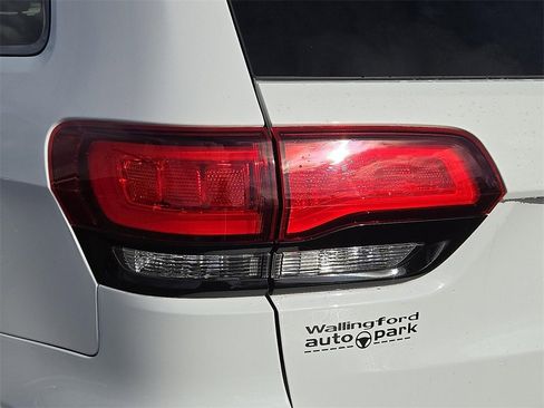 Used 2019 Jeep Grand Cherokee Altitude image 10