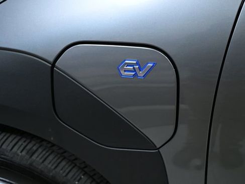 Used 2025 Subaru Solterra Premium w/ Premium Package image 13