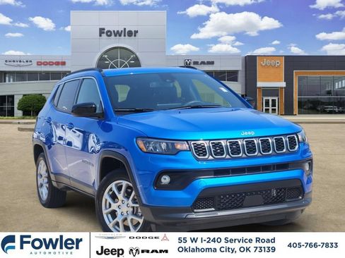 Used 2024 Jeep Compass Latitude AWD/4WD image 1