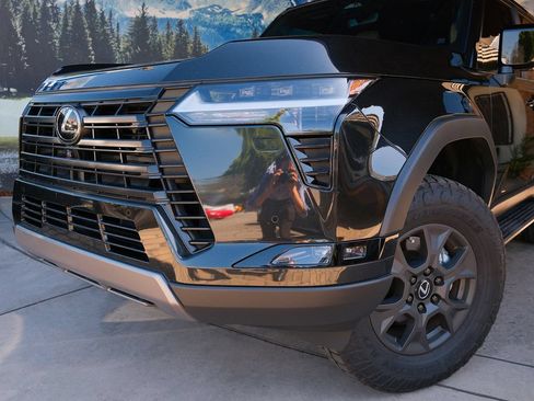 Used 2025 Lexus GX 550 AWD/4WD image 7