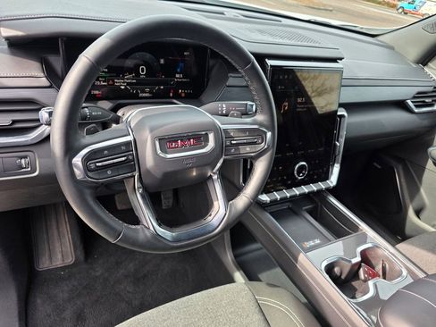 Used 2025 GMC Acadia Elevation image 15