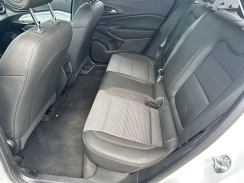 Used 2025 Chevrolet Trax LT w/ LT Convenience Package FWD image 20