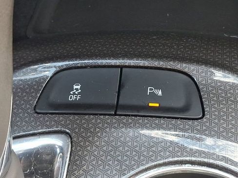 Used 2017 Chevrolet Malibu LT w/ Leather Package image 25