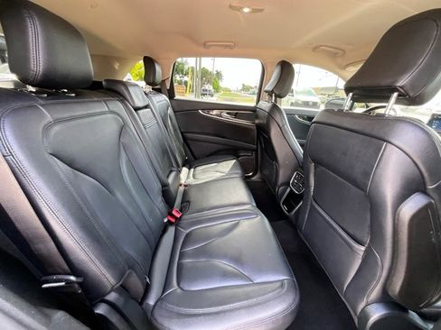 Used 2022 Lincoln Nautilus FWD w/ Premium Package image 15