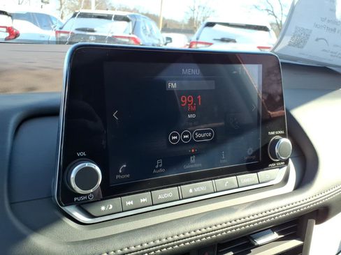 Used 2023 Nissan Rogue SV w/ SV Premium B Package image 18