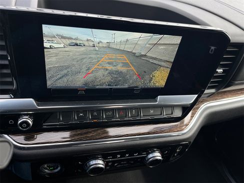 Used 2024 GMC Sierra 1500 SLE image 17