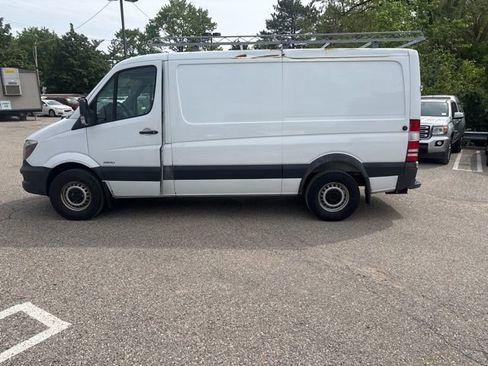 Used 2014 Freightliner Sprinter 2500 RWD image 15