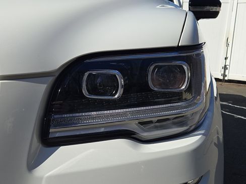 Used 2023 Lincoln Navigator Reserve image 9