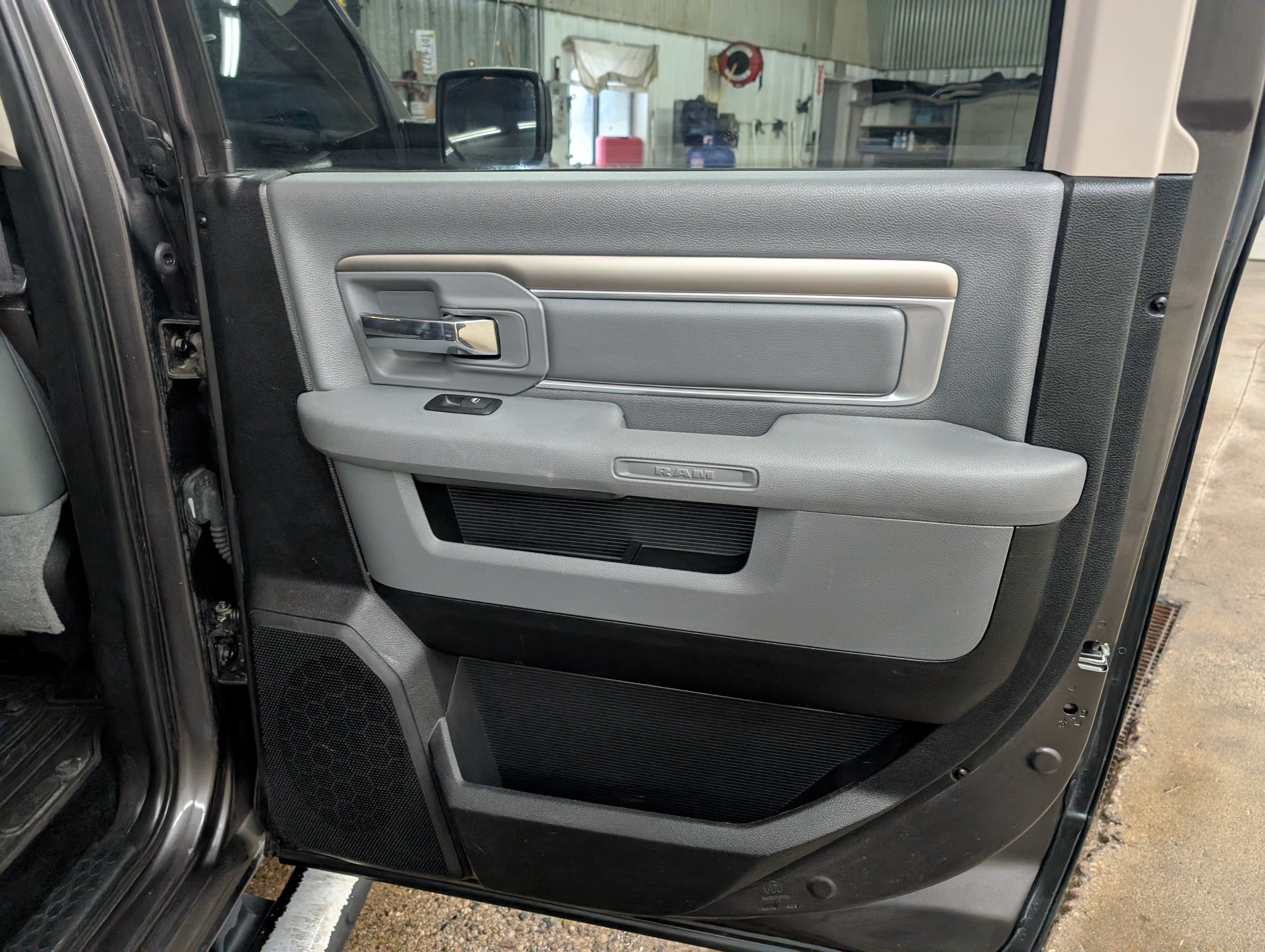 Used 2015 RAM 1500 Outdoorsman AWD/4WD image 5
