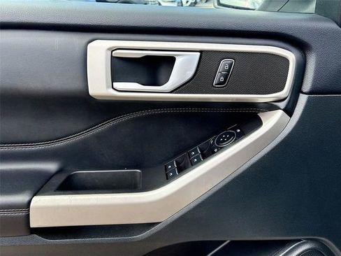 Used 2023 Ford Explorer XLT w/ Equipment Group 202A image 5