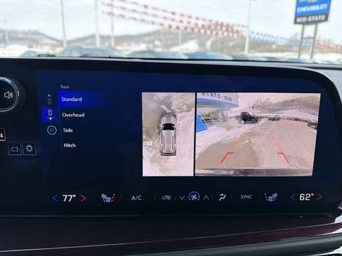 Used 2025 Chevrolet Traverse Z71 w/ Driver Confidence Package image 23