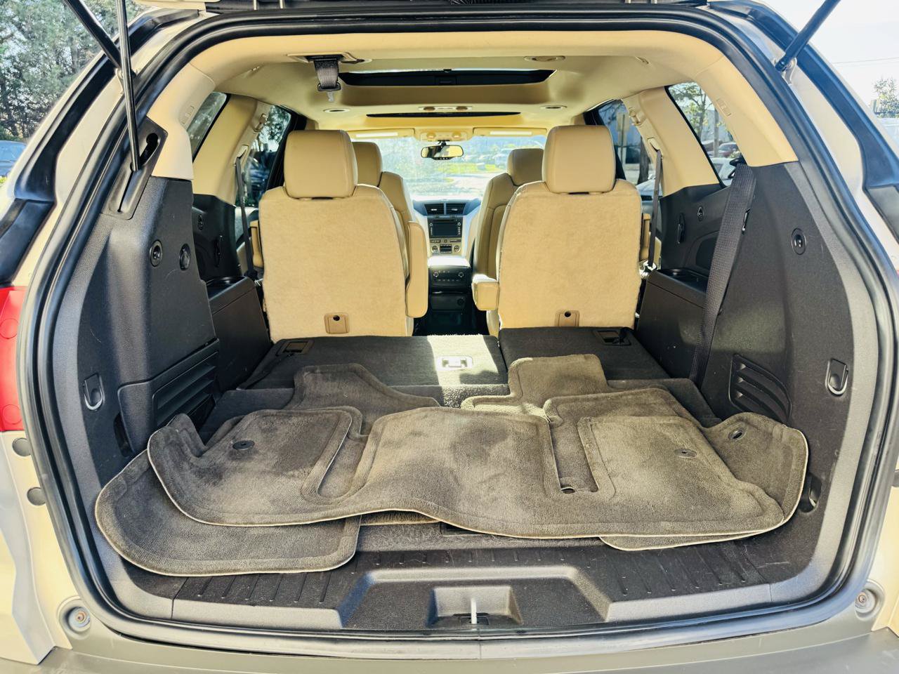 Used 2011 Chevrolet Traverse LTZ AWD/4WD image 28