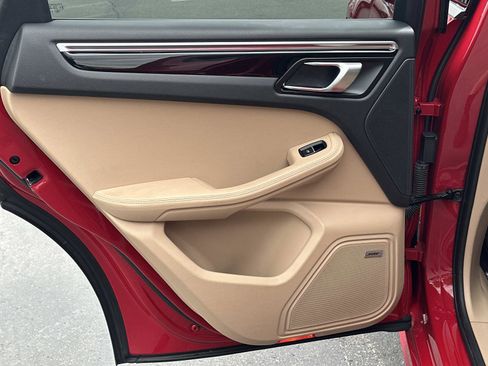 Used 2023 Porsche Macan image 20